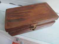 старинна дървена кутия