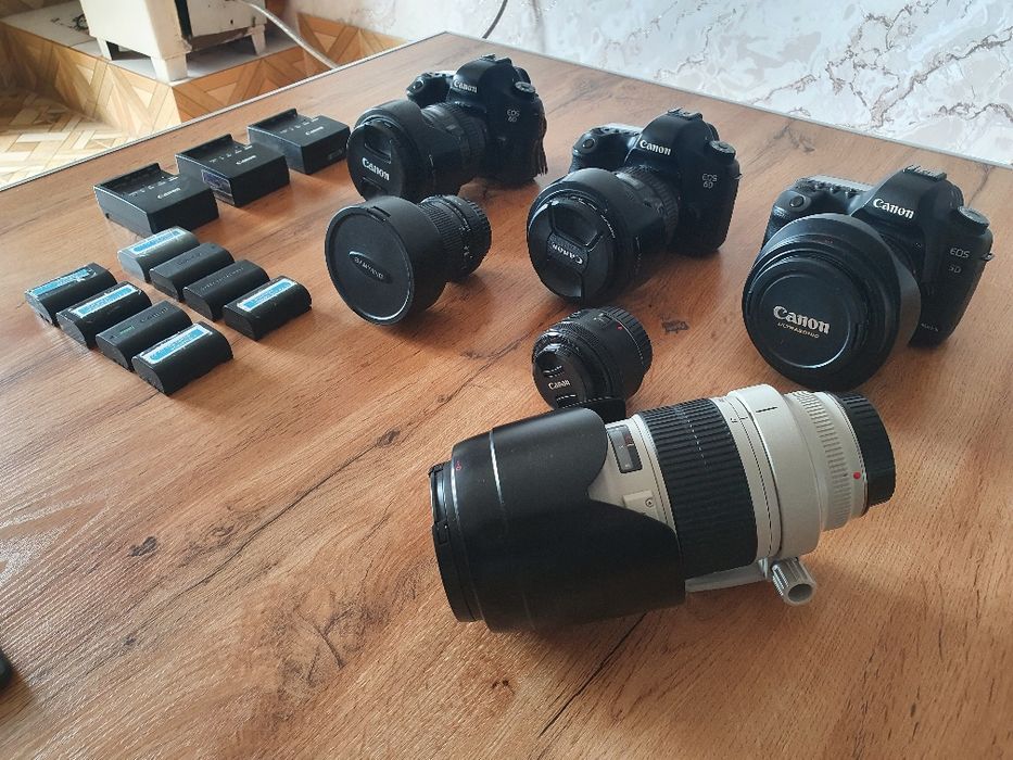 Canon 6D lar va 5D mark II sotiladi
