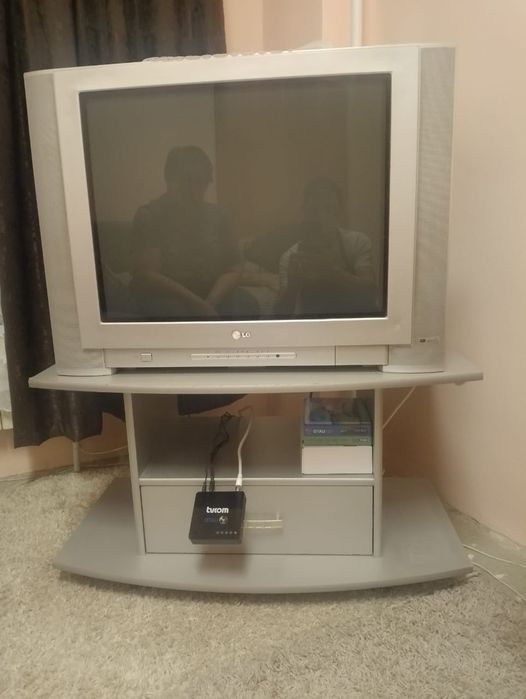 Продаем телевизор,ресивер ,антенну и полку , можно также по отдельност