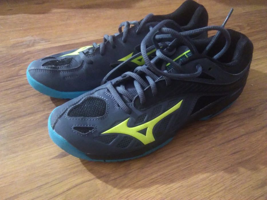 Маратонки Mizuno и Yonex за тенис на маса  и бадминтон Ном.38,ном.40