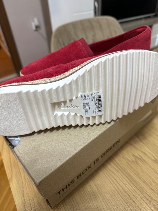 Продавам обувки Clarks