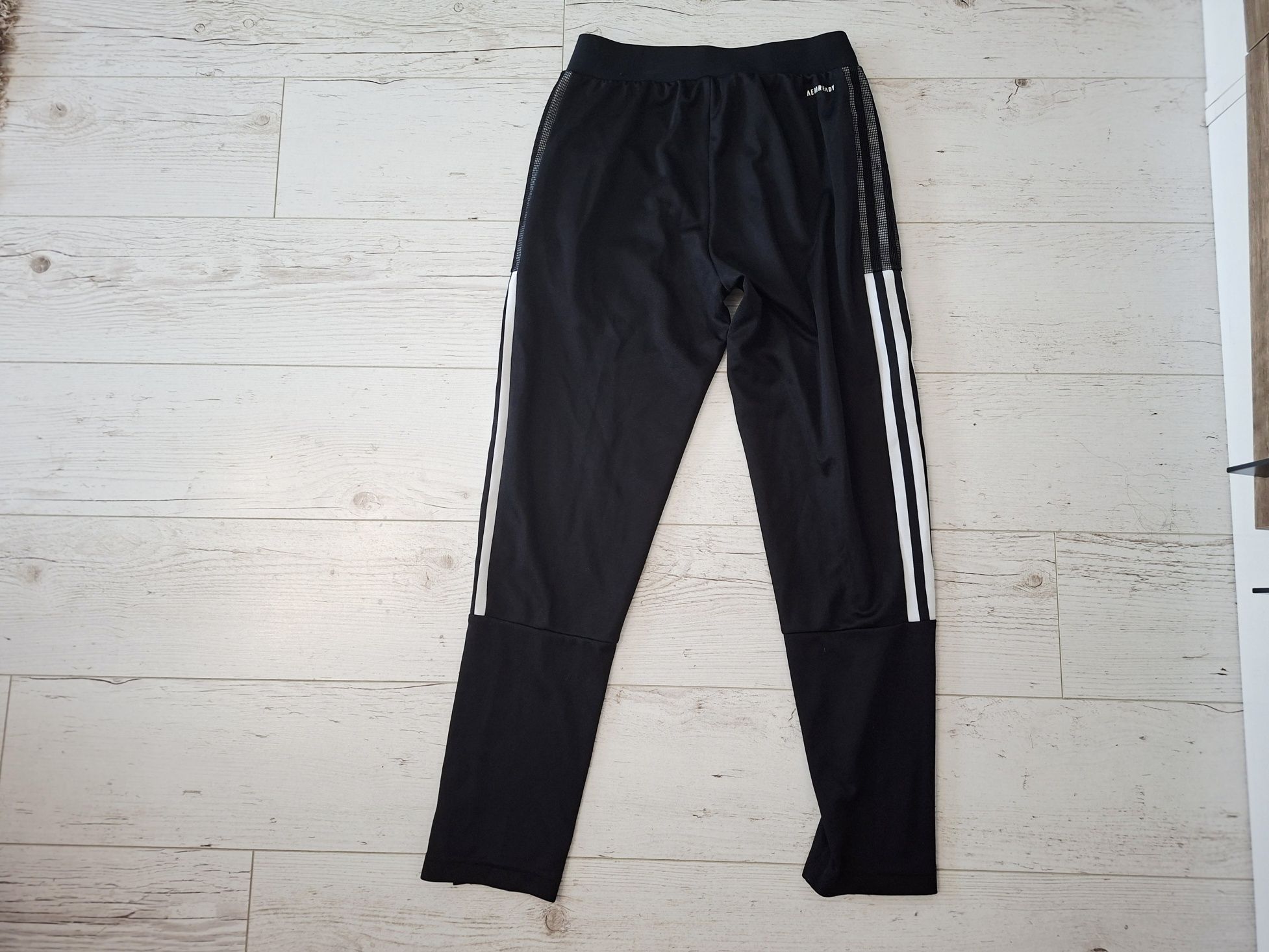 Adidas-Ориг. Детско долнище Ново!