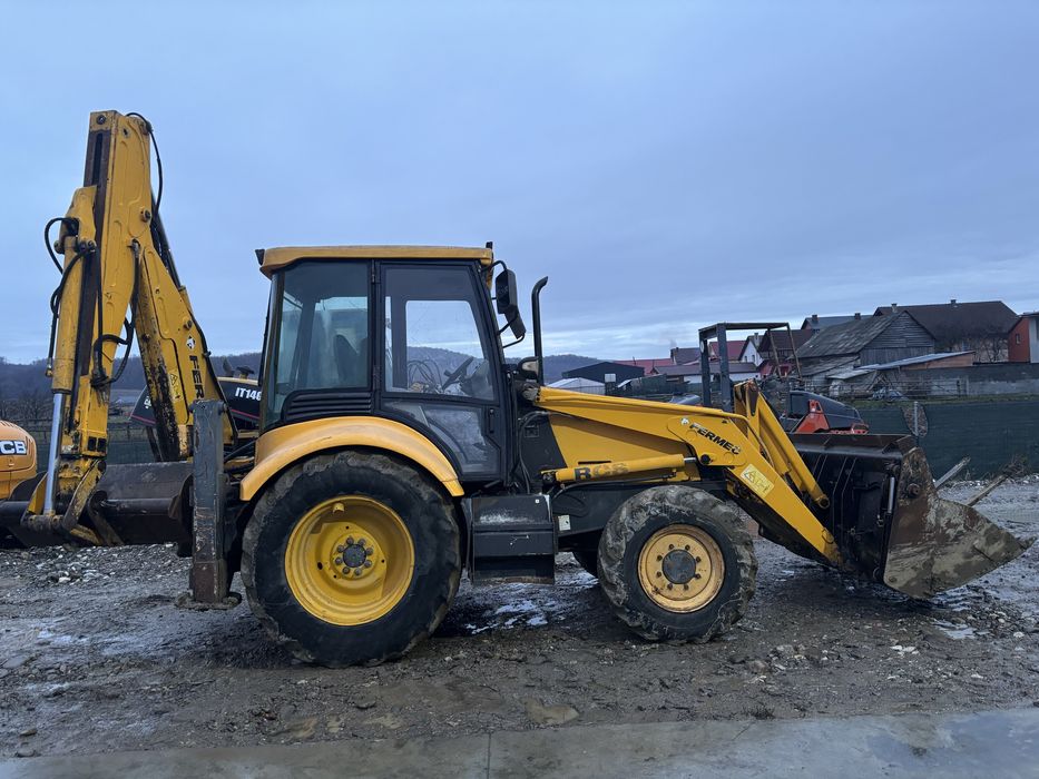 Buldoexcavator FERMEC 3 cupe si picon
