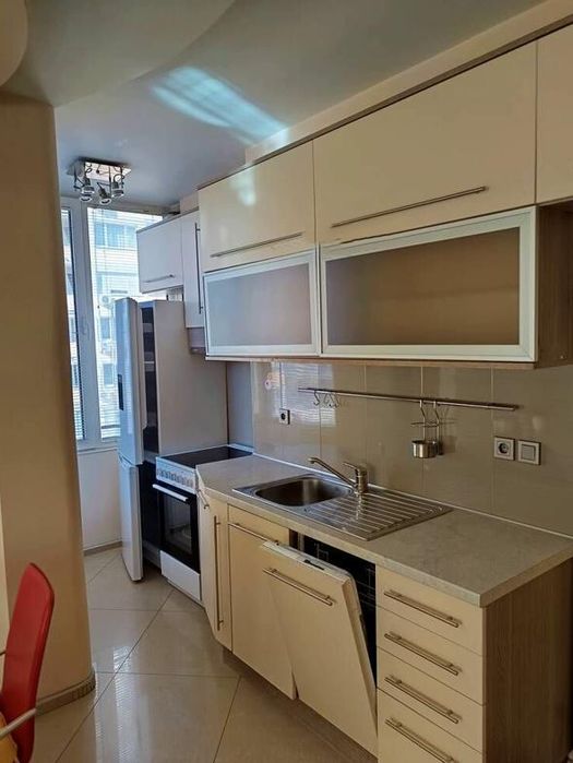 Дава се под наем Четиристаен апартамент в София, Гоце Делчев - 115 кв.м за 797.64 € - Снимка #4