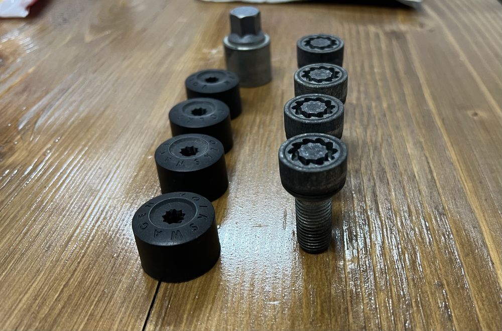 Prezoane antifurt roţi + cheie (compatibile VW Passat B8)