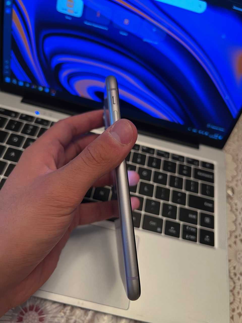 Продам iPhone 11 ГБ