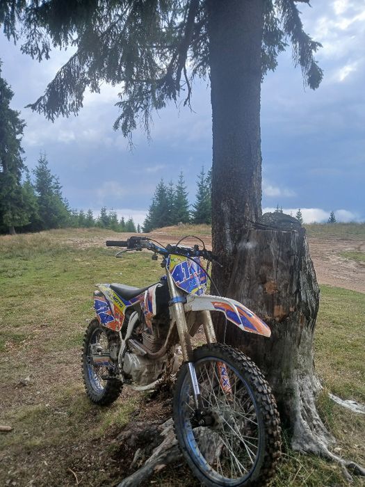 Vând cross 250cc