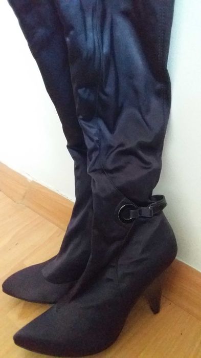 Нарядные женские сапоги (новые)