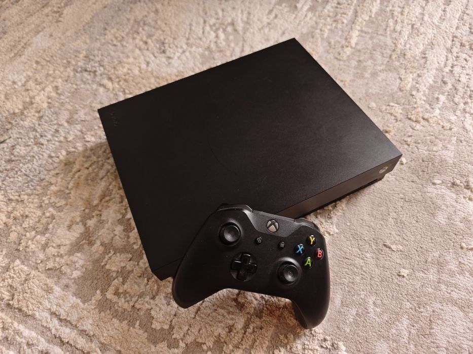 Продам Xbox One X 512 ГБ в отличном состоянии + Игры