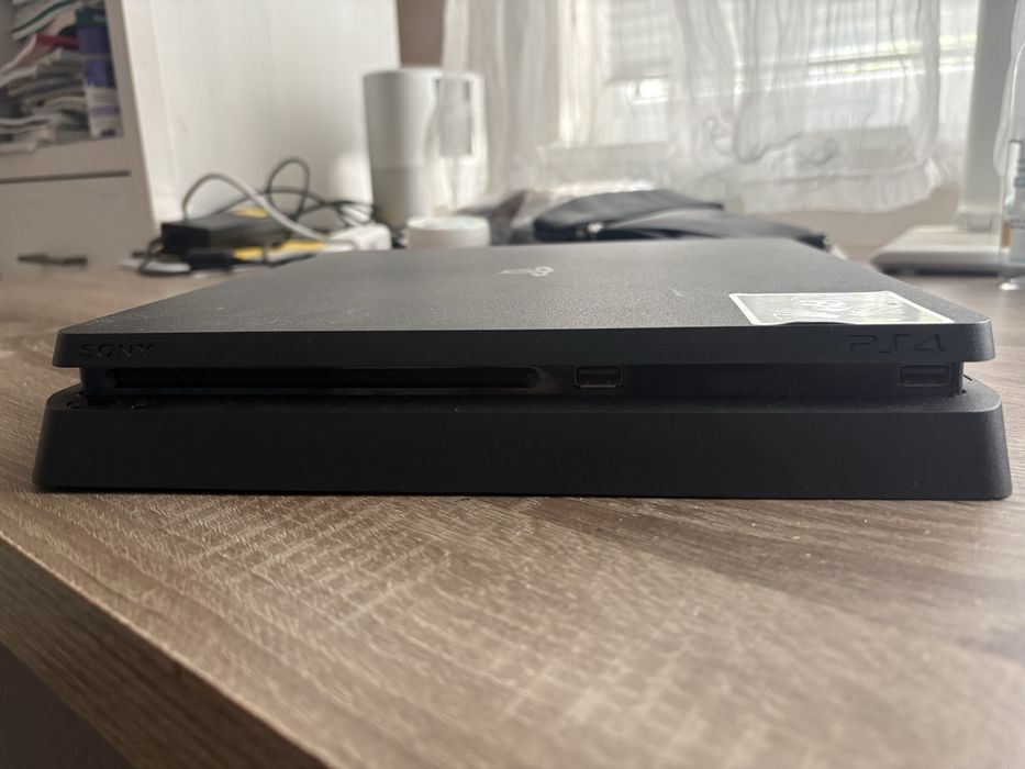 Playstation 4 slim