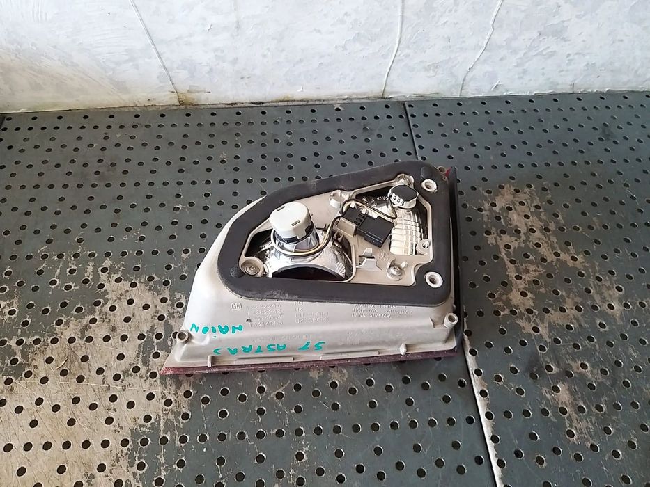 Stop tripla lampa stanga haion opel astra j 13282246