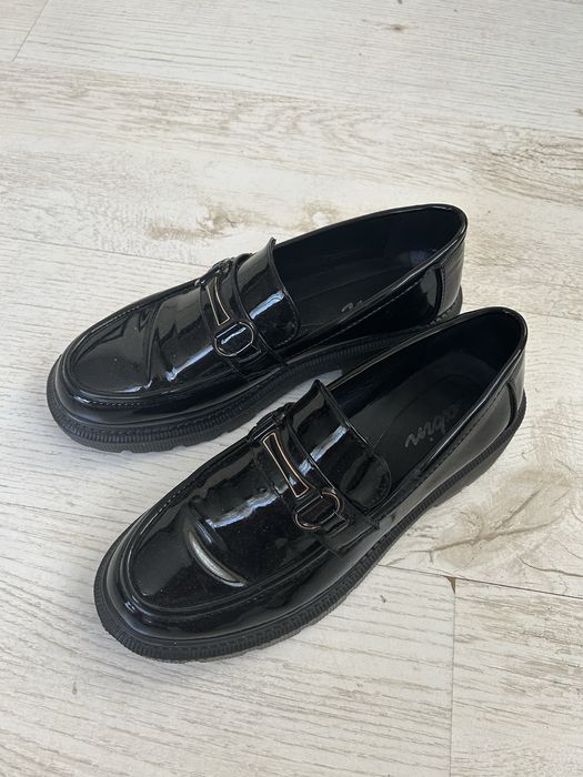 Дамски лачени обувки