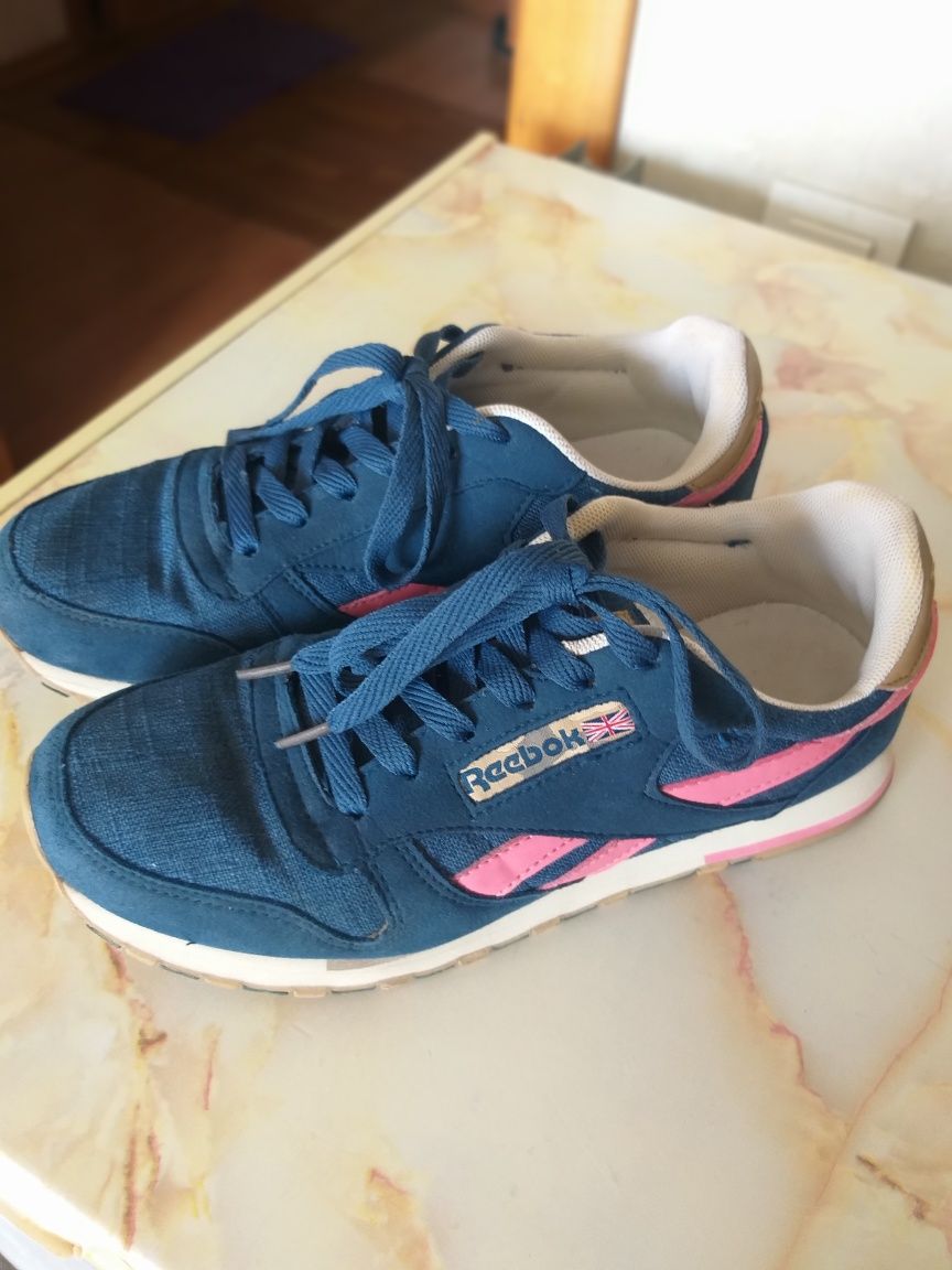 Продам жен. кроссовки Р39  Reebok