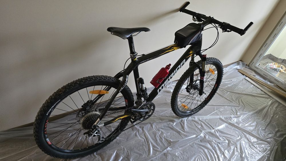 Велоергометър чисто нов  на Xiaomi и велосипед Мерида карбон.