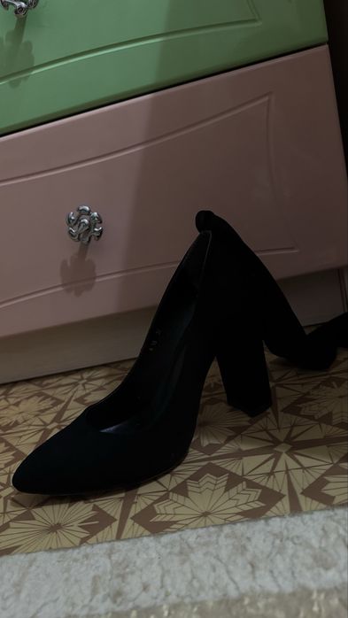 Черные замшевые туфли 37 размер