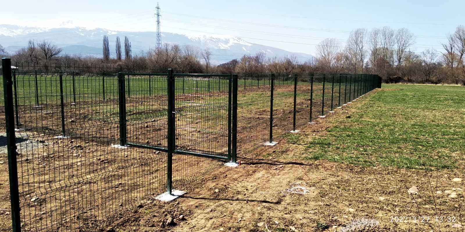 Оградни пана, колове, вратички, декоративна мрежа
