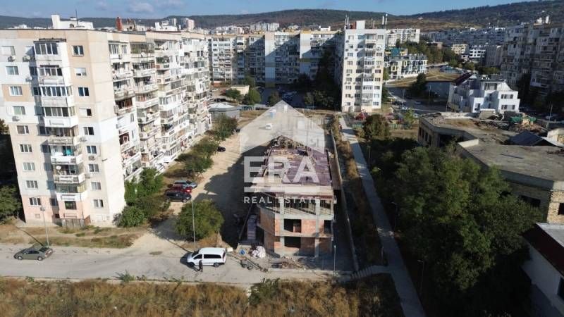 Тристаен ексклузивен апарамент за продажба, в новострояща се сграда, ж