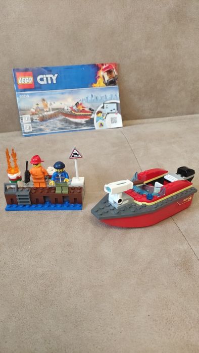 LEGO City 60213 - Пожар на доковете