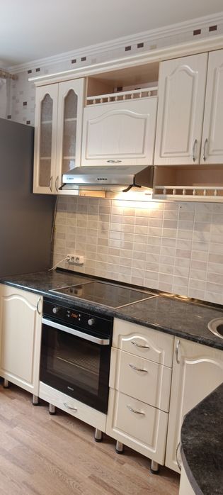 Продам богатый, угловой кухонный гарнитур!