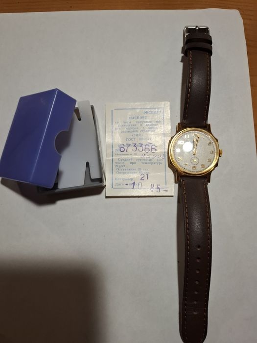 Продавам часовник зим чисто нов