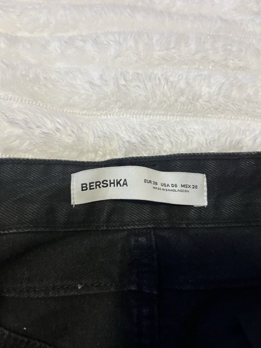 Широки дамски дънки Bershka – размер 38 (EU) / 06 (US)