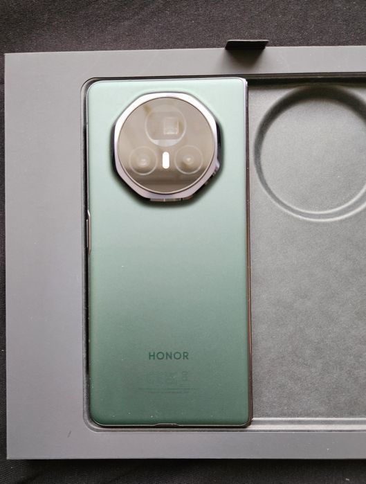 HONOR Magic V3 2 години гаранция