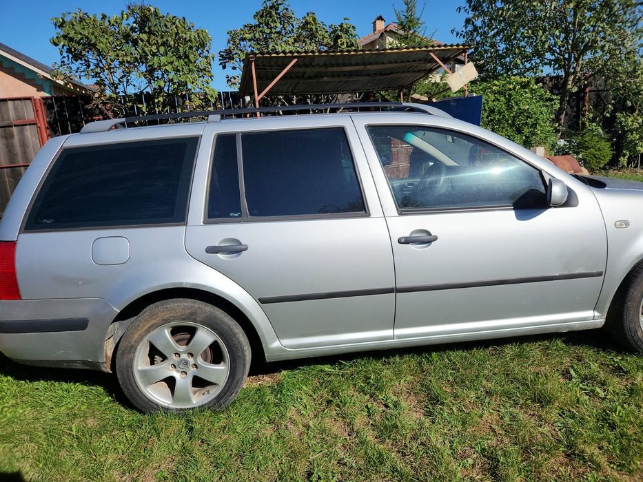 Vând Volkswagen golf
