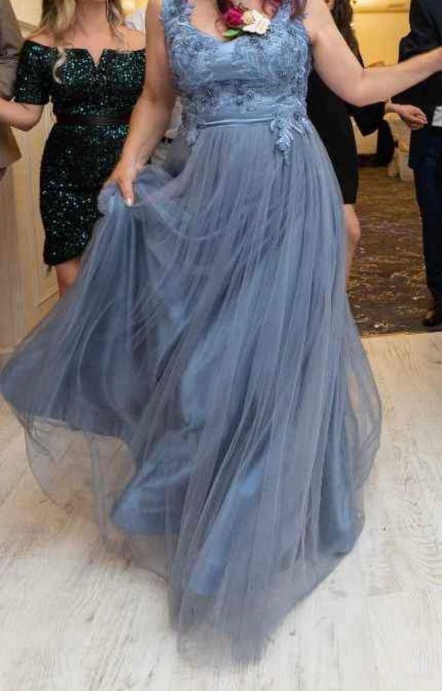 Vand rochie de ocazie
