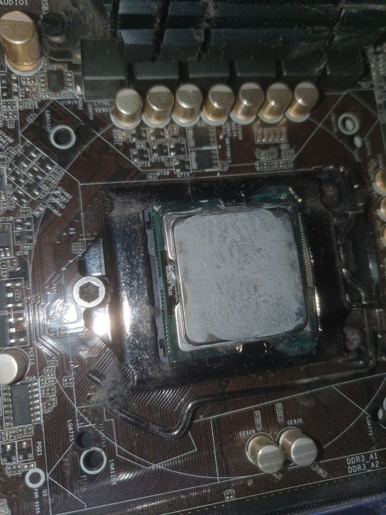 i5 2500k, 12gb ram, asrock z77, CM heatsink