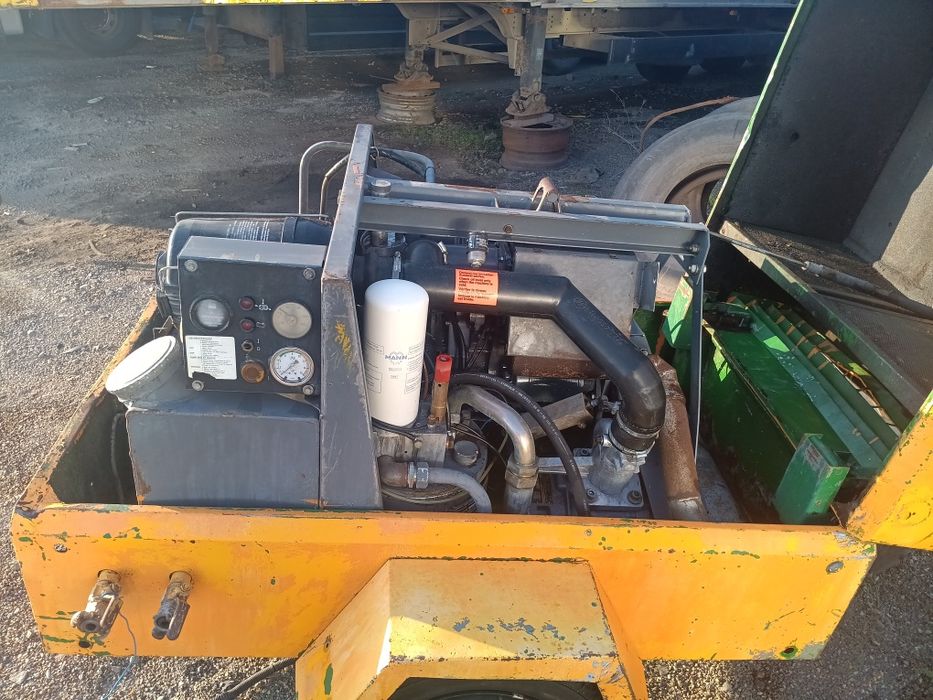 Motocompresor  aer atlas copco compresor deutz F2L 1011 motor nacela