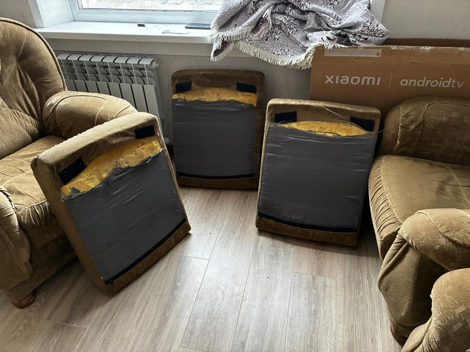 Продам диван и 2 кресла очень б/у