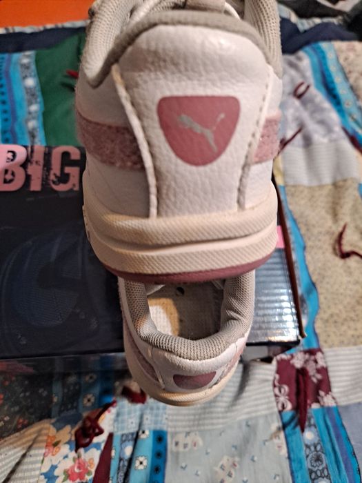 Adidasi puma copii mărimea 26 virsta 5-6 ani.