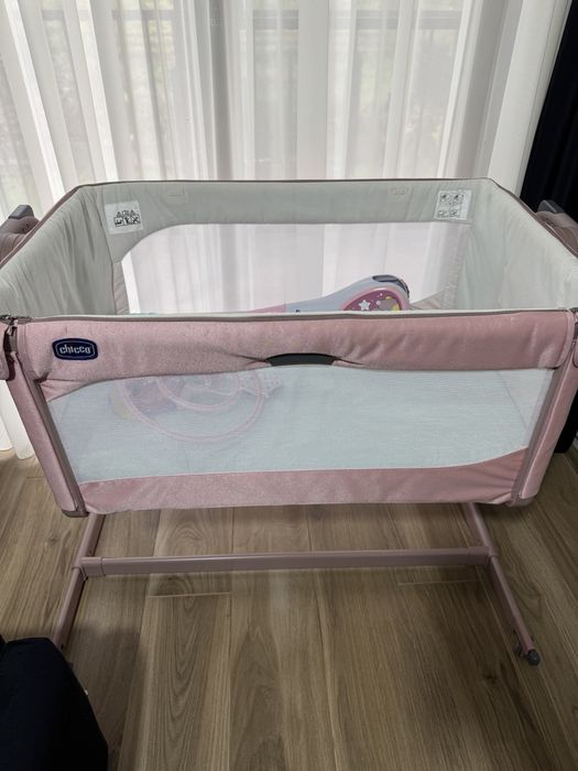 Vand patut chicco next to me