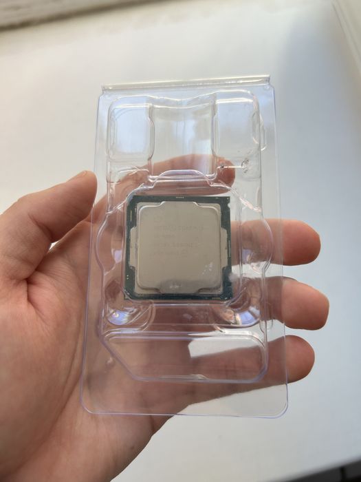 Процессор Core i 3 8100