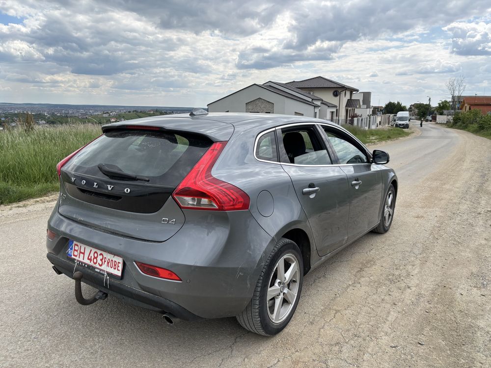 Volvo V40-2014-2.0 diesel-Bord digital