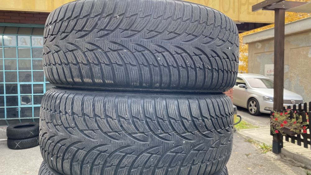 Продавам 4бр. Зимни гуми 235/55/17 Nokian