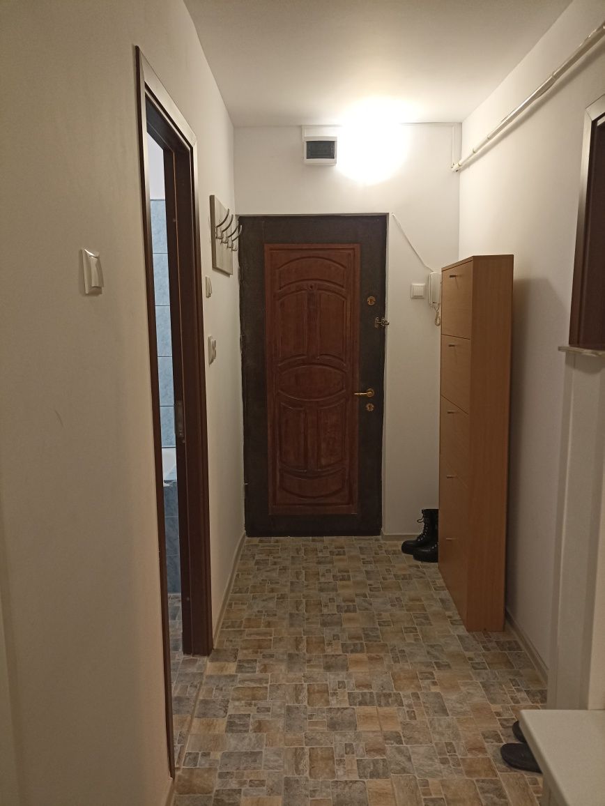 Închiriez apartament cu o camera