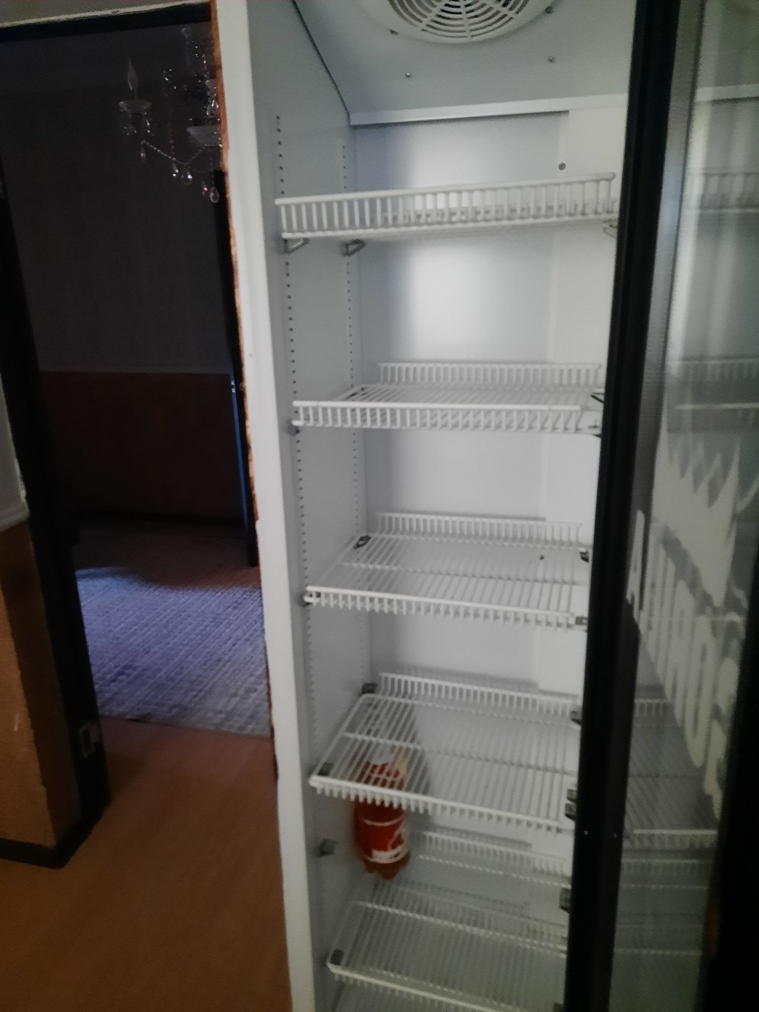 Продам стоящий холодильник новый