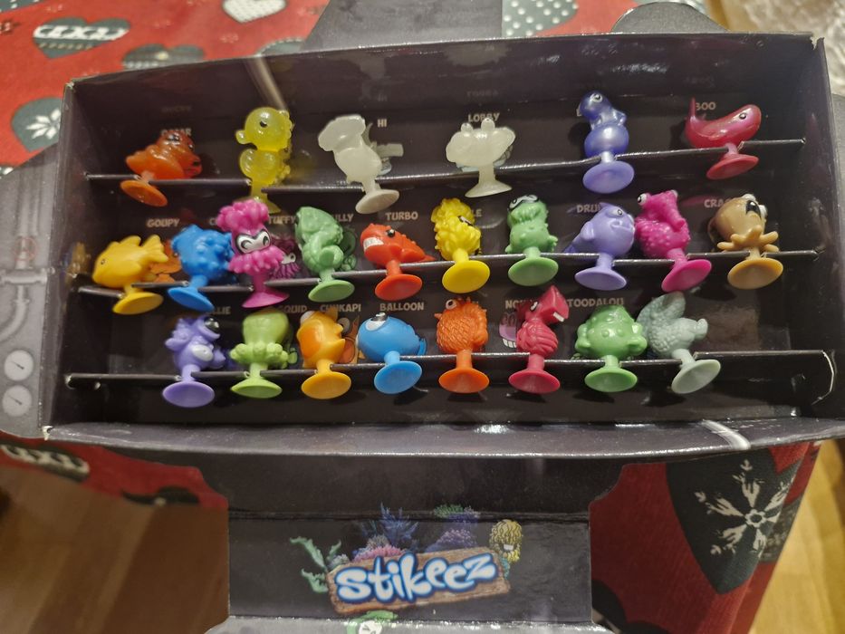 Пълна Кутия Била  Албум Колекция Стикита Емоджи