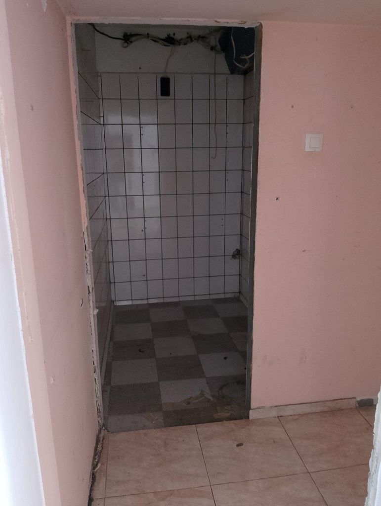 Дава се под наем Офис в Бургас, Меден рудник - зона А - 85 кв.м за 408 € - Снимка #4