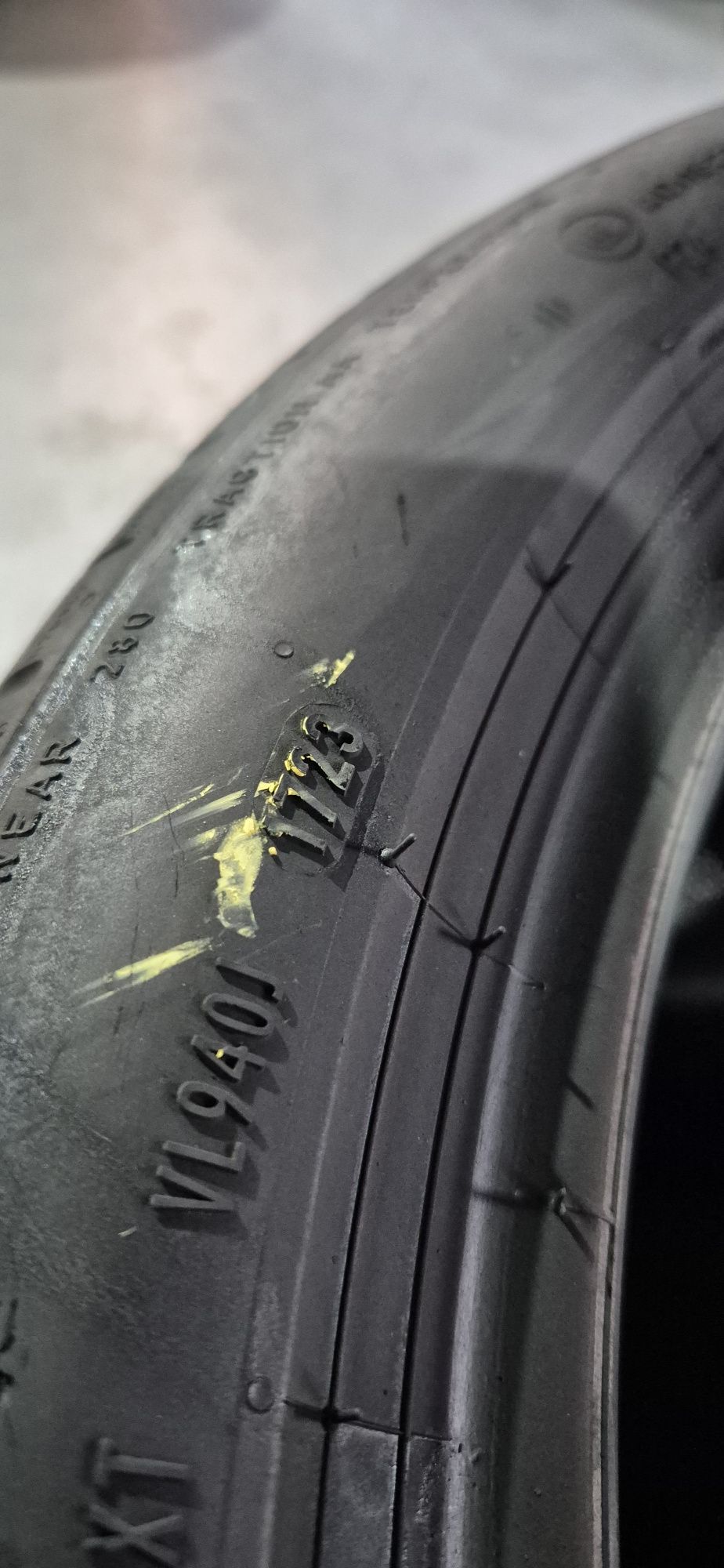255 40 19 Pirelli 2023