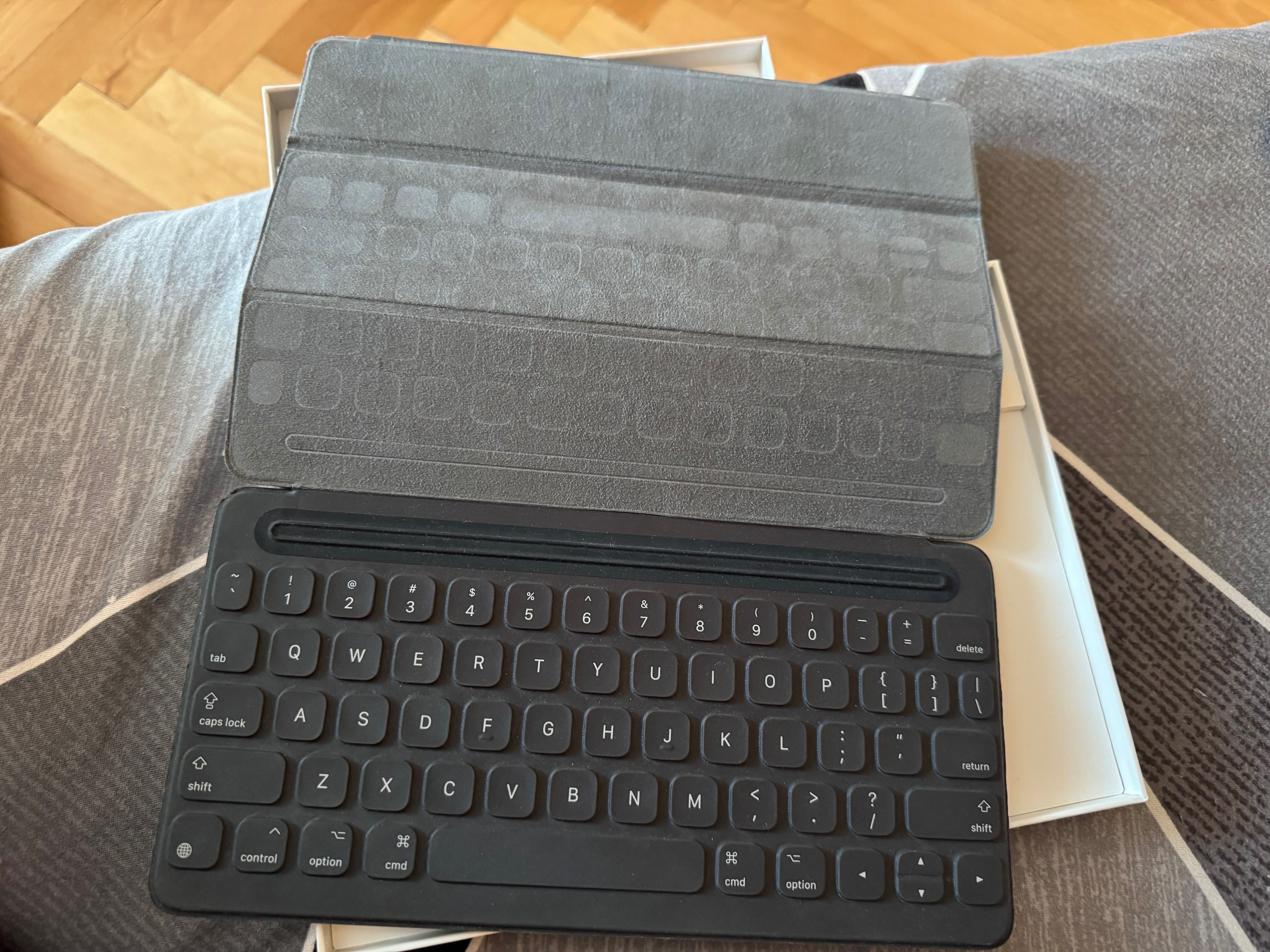 Apple iPad Smart Keyboard A1829