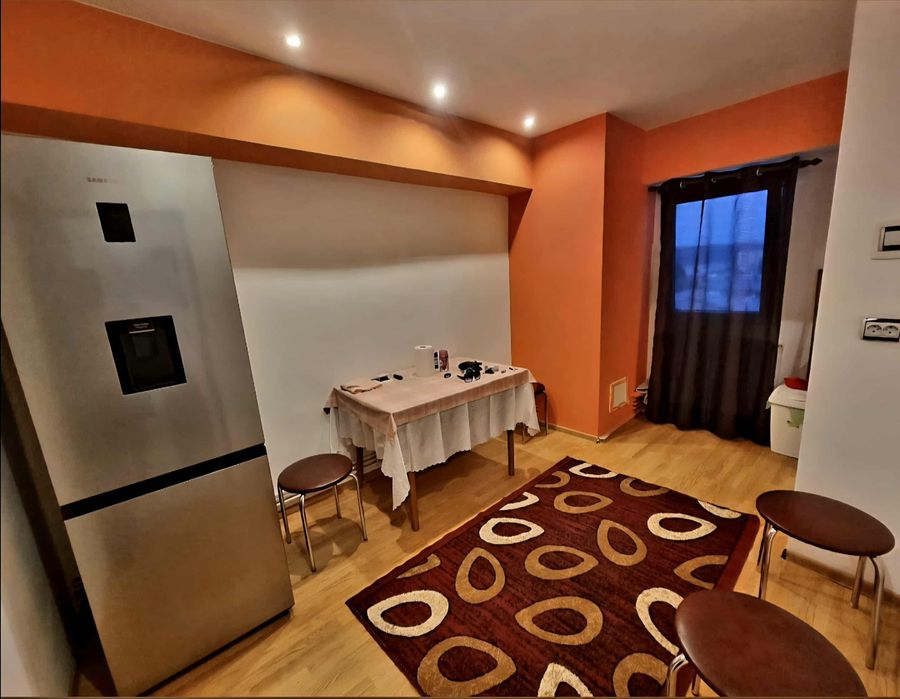 Închiriez apartament