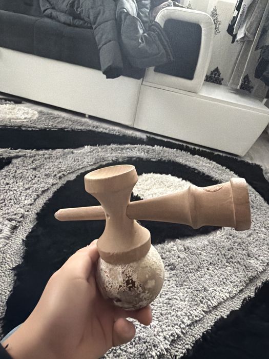 Kendama x.  Cu grip