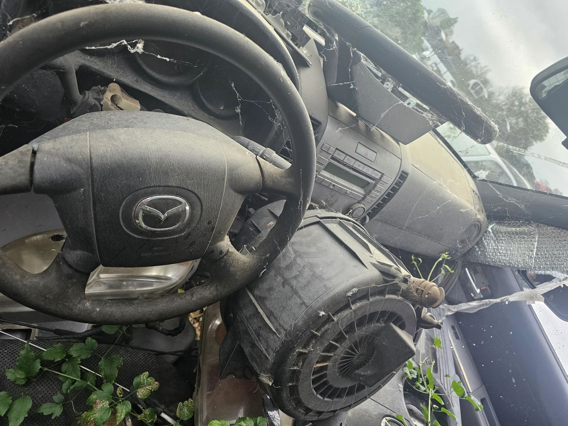 Dezmembrez Mazda BT-50 an 2008 volan stanga motor defect