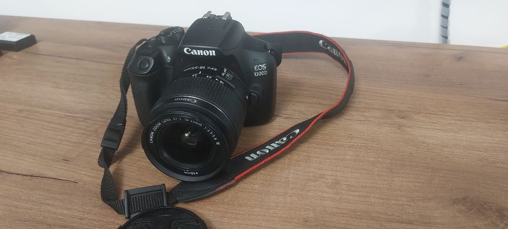 Aparat foto DSLR Canon EOS 1300D BK,18.0 MP + Accesorii