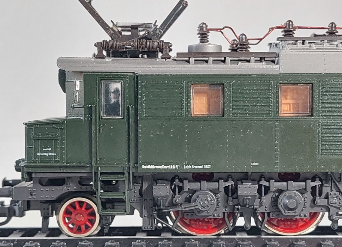 TRIX DRG E 05.001 H0, 4 vagoane Roco Donnerbuchsen, Roco E 104