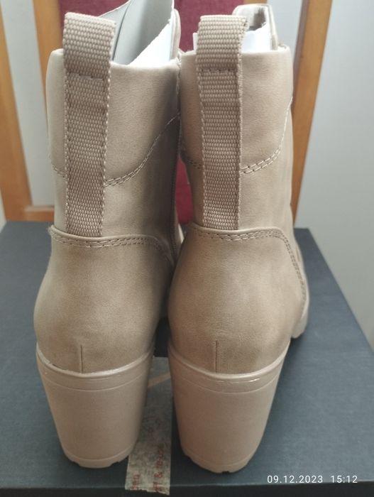 чисто нови дамски боти