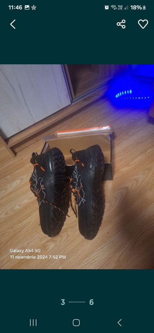 Vand 3perechi bocanci  petrom   nr 44 si una 45