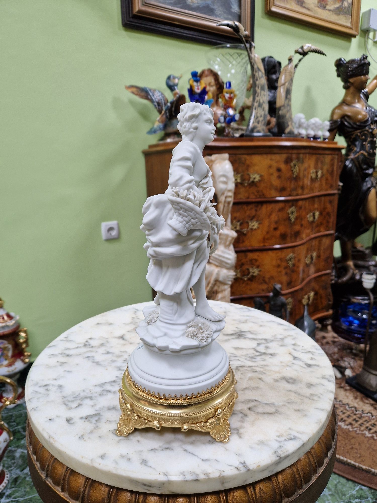 Страхотна антикварна  италианска порцеланова фигура Capodimonte